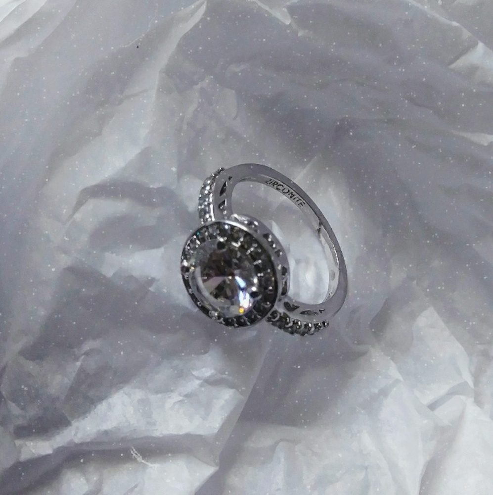 { LAFONN RING }